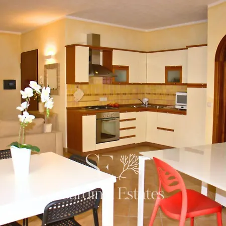 Pieno Centro Con Parcheggio - *